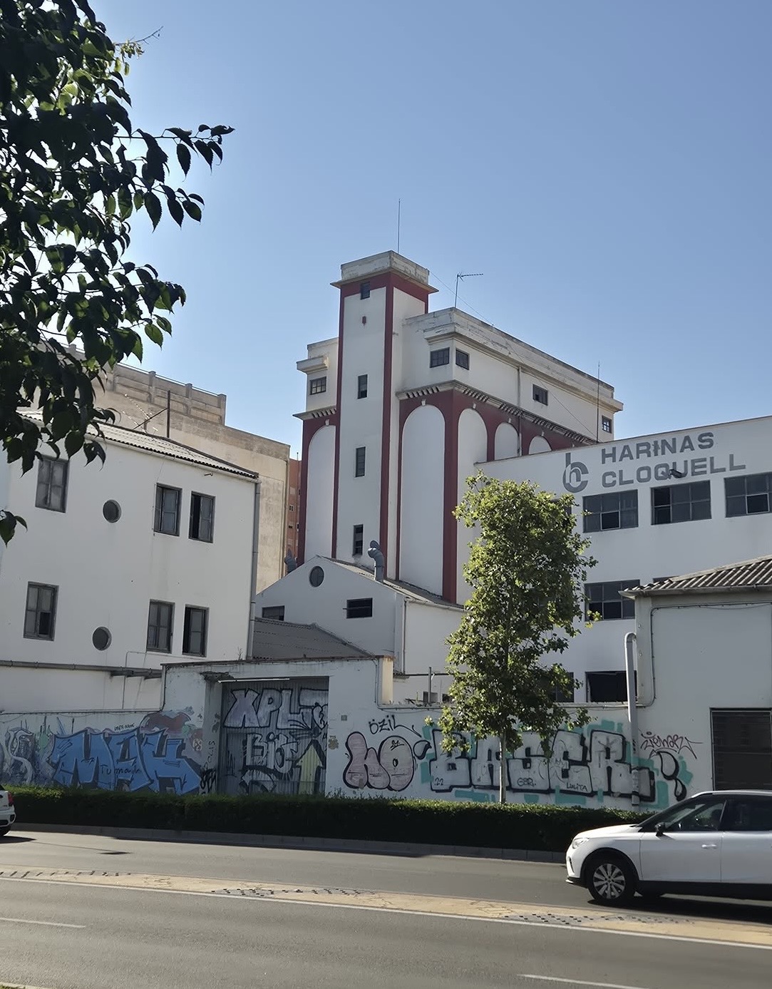 Vista general del conjunto de Harinas Cloquell en Benalúa Sur