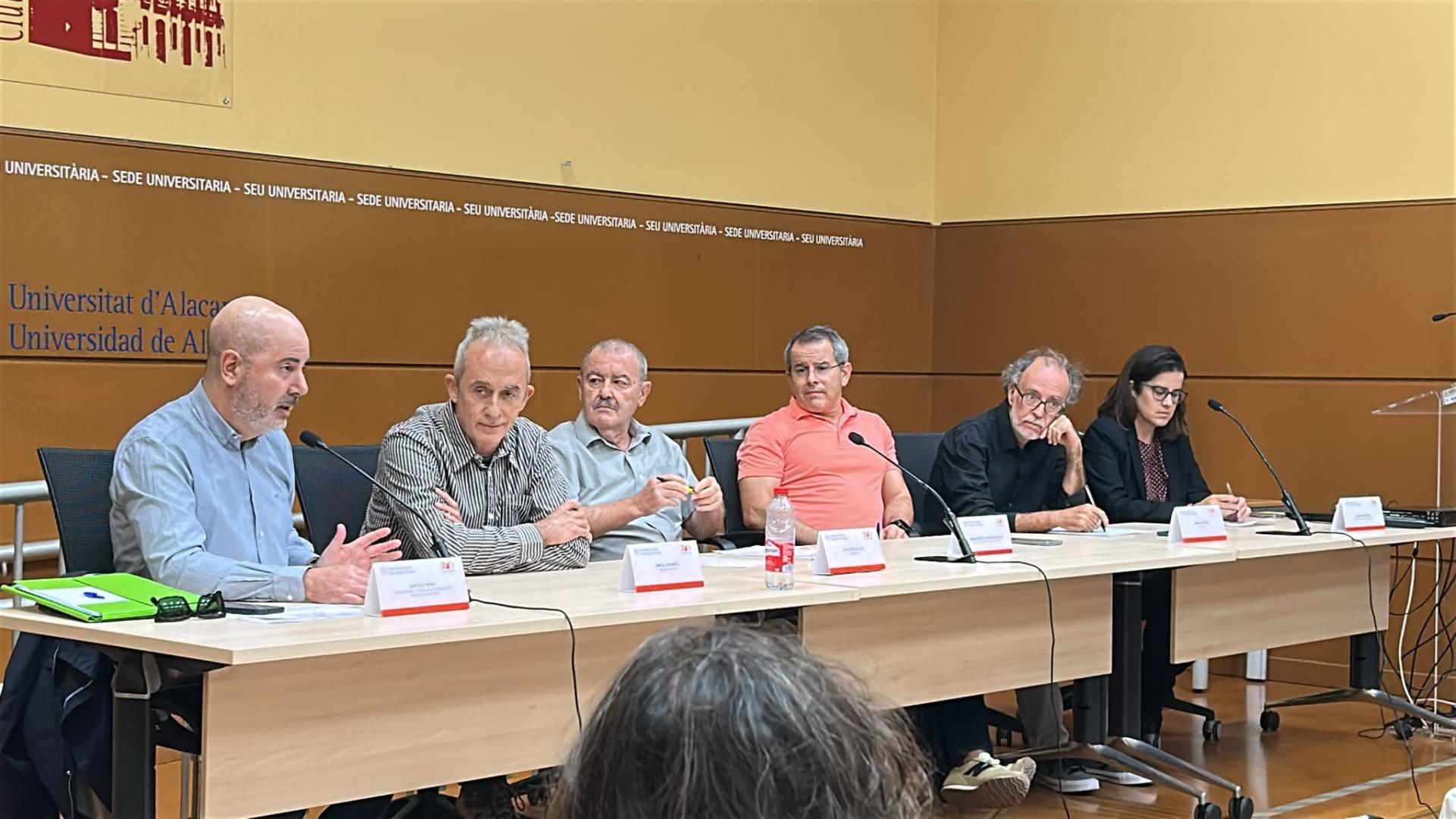 Intervención durante la mesa redonda sobre periodismo y movimientos sociales en Alicante